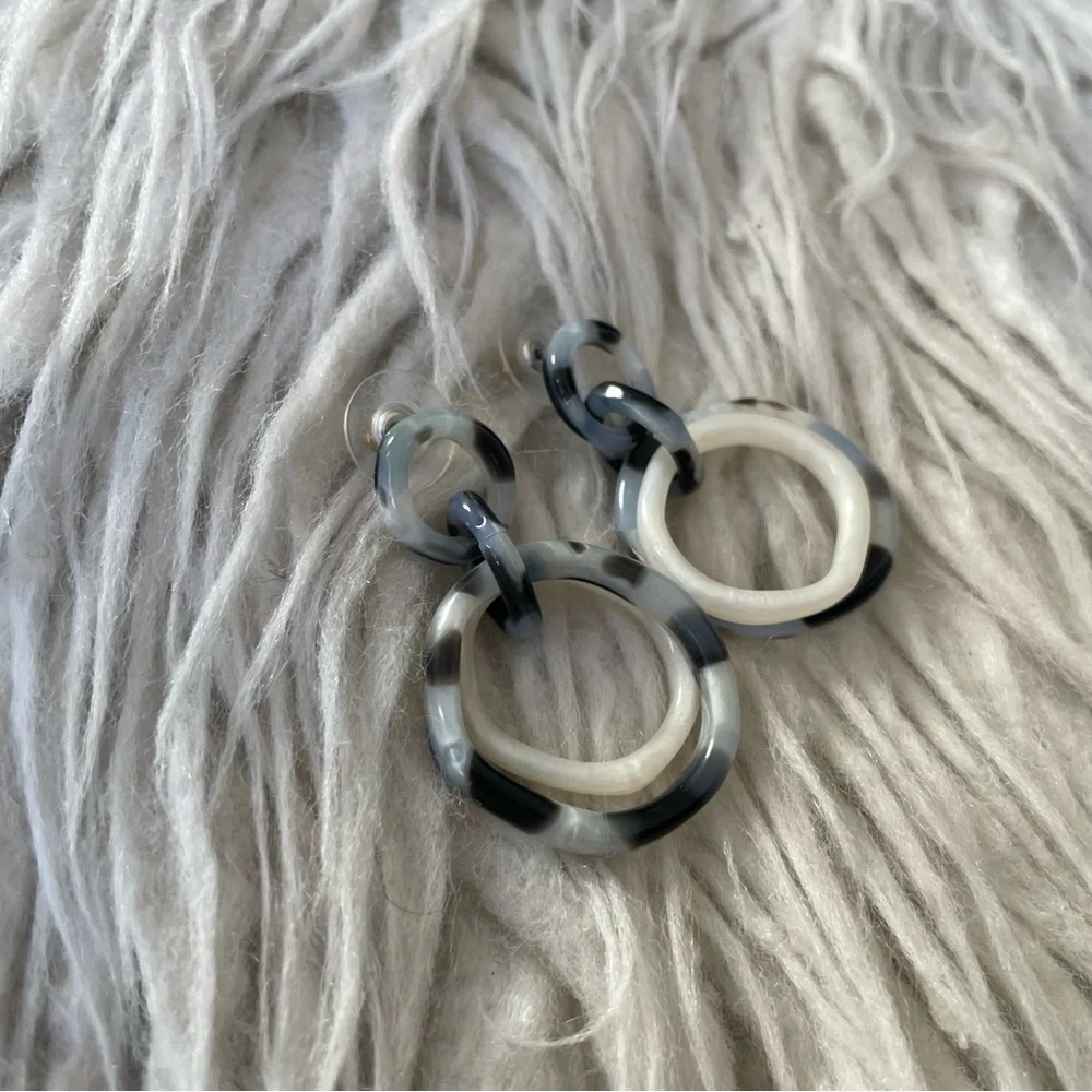 Lele Sadoughi Small Twig Banded Blue Opal White Marble Acetate Dangle Hoops EUC - Picture 4 of 9